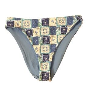 🆕 Hollister Blue and White Square Beach Shell Bikini Curvy Bottoms Size Medium